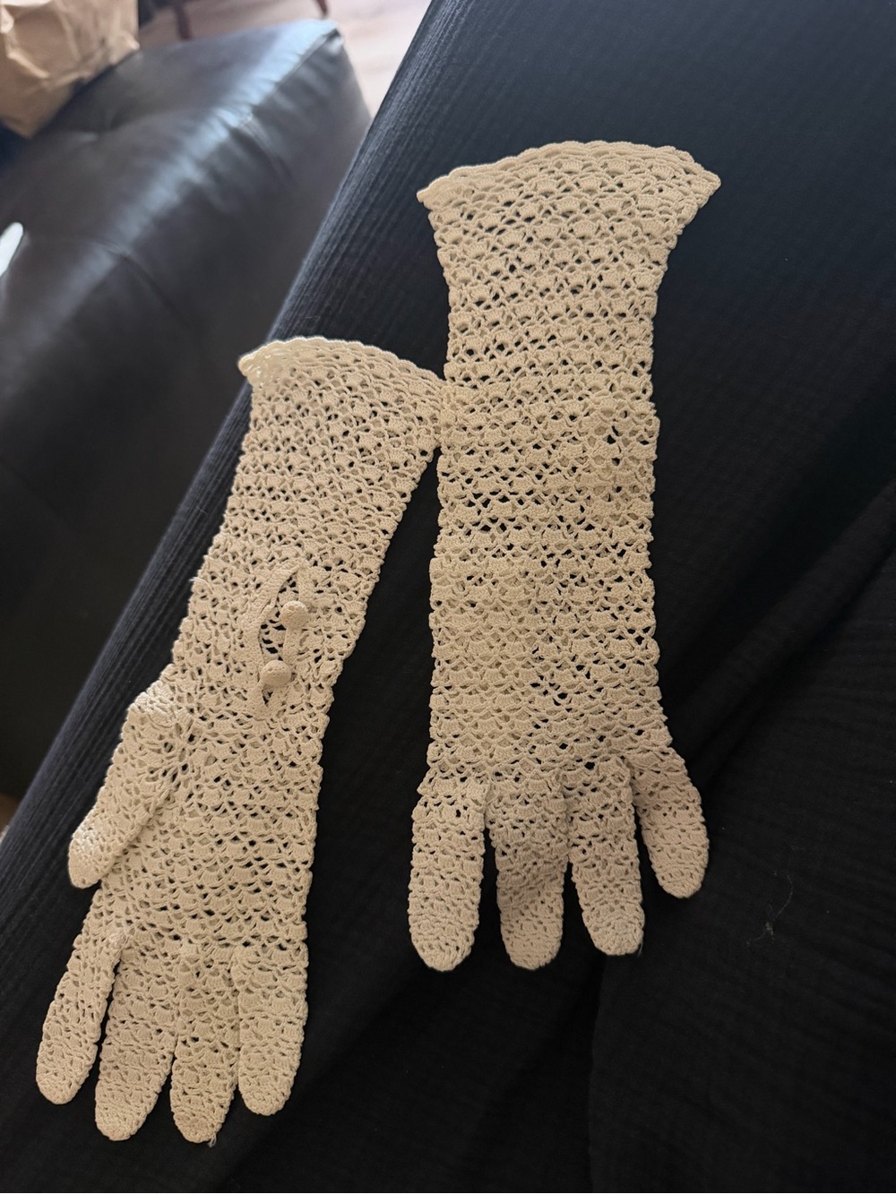 Vintage-Inspired Cream Crochet Gloves